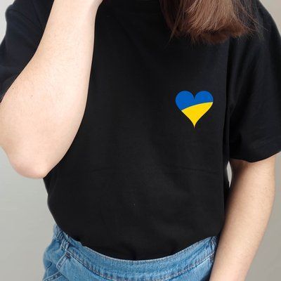 Футболка чорна: Серце жовто синє 732435571 фото