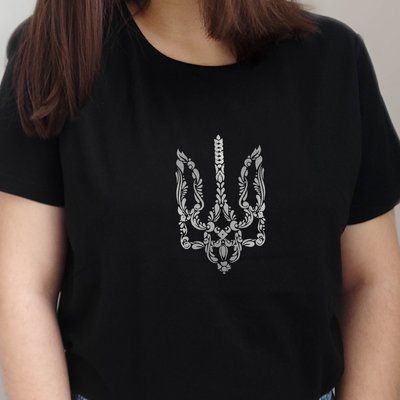 Футболка чорна: Срібний  квітучий герб  08971 фото