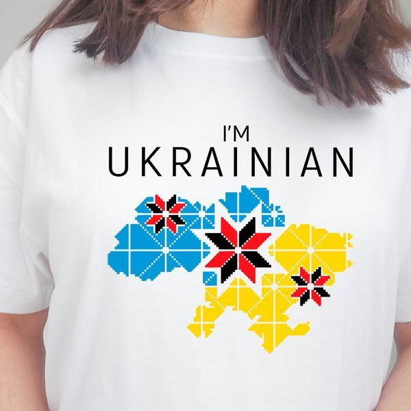 Жіноча патріотична футболка з I'm ukrainian 244452 фото